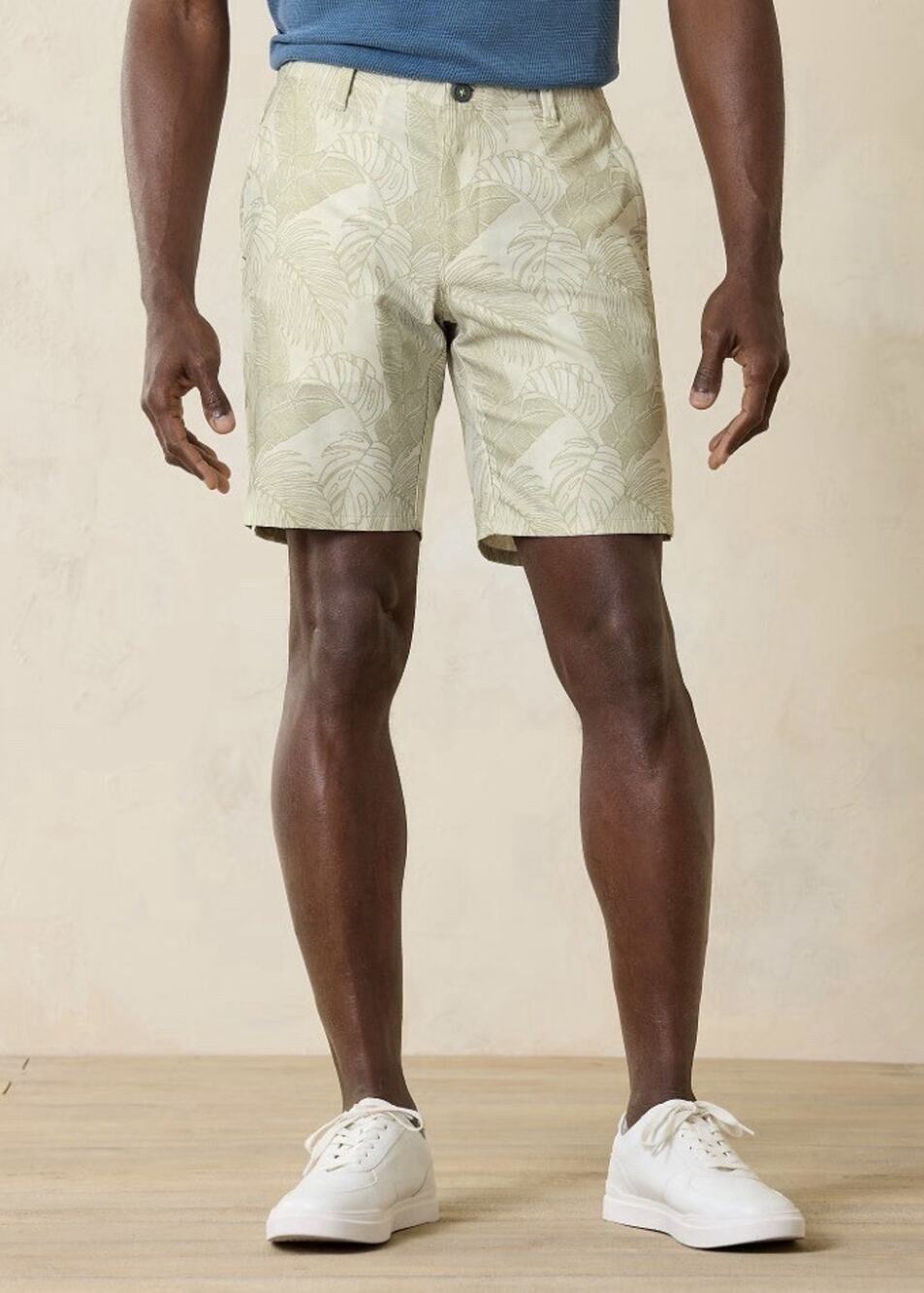 TOMMY BAHAMA Palms Print Stretch 9" Inseam Beige Shorts Men's Size 36 NWT
